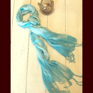 Blue tie dye scarf 🧣